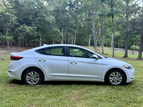 White 2017 Hyundai ELANTRA SE