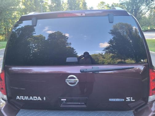 Red 2015 Nissan Armada SL