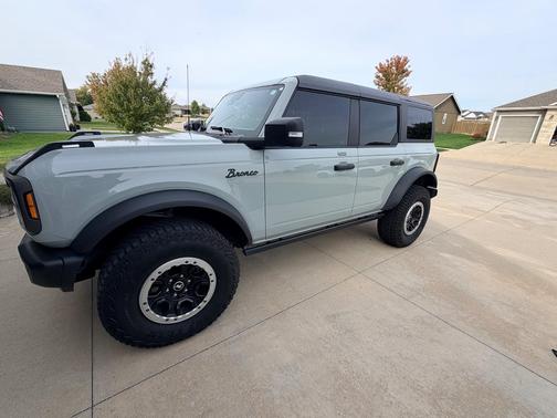 Gray 2023 Ford Bronco Badlands Advanced