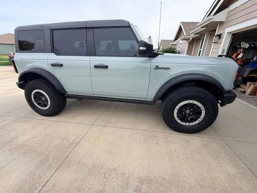 Gray 2023 Ford Bronco Badlands Advanced