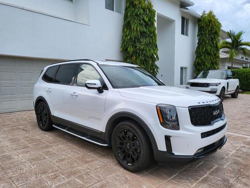 White 2022 Kia Telluride SX