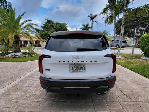 White 2022 Kia Telluride SX