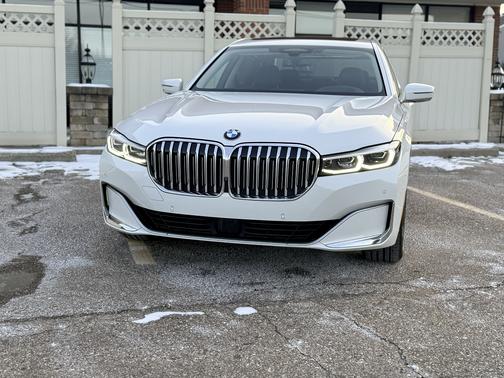 White 2022 BMW 740 i xDrive