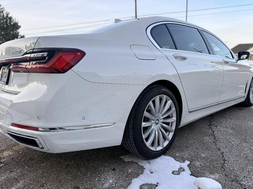 White 2022 BMW 740 i xDrive