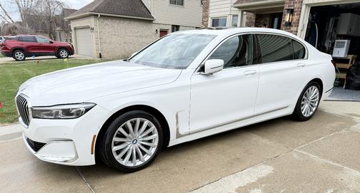 White 2022 BMW 740 i xDrive