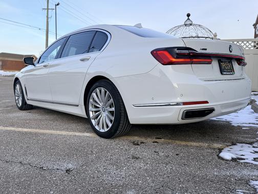 White 2022 BMW 740 i xDrive