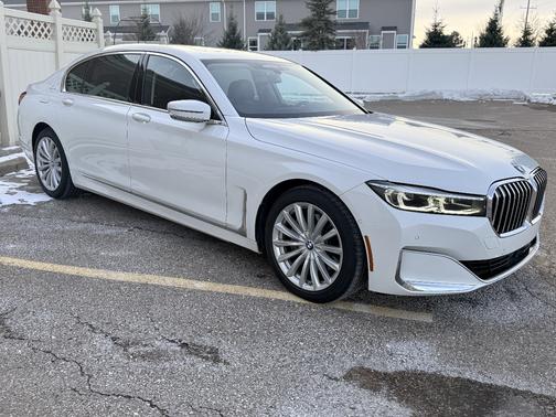 White 2022 BMW 740 i xDrive