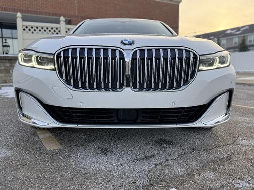 White 2022 BMW 740 i xDrive