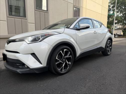 White 2018 Toyota C-HR XLE Premium
