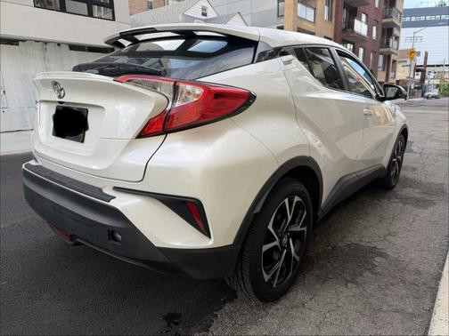 White 2018 Toyota C-HR XLE Premium