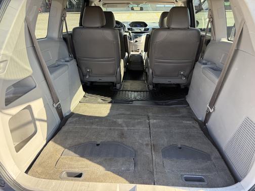 Gray 2014 Honda Odyssey LX
