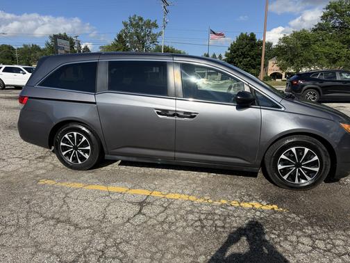 Gray 2014 Honda Odyssey LX