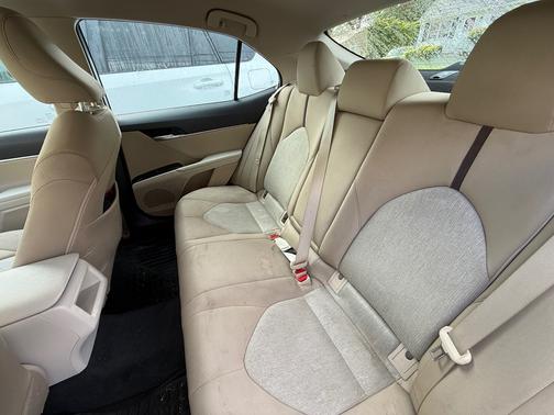 White 2018 Toyota Camry Hybrid LE