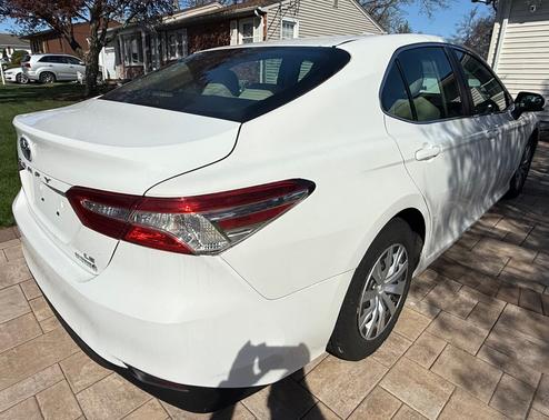 White 2018 Toyota Camry Hybrid LE