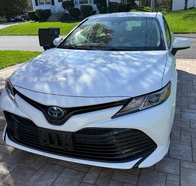 White 2018 Toyota Camry Hybrid LE