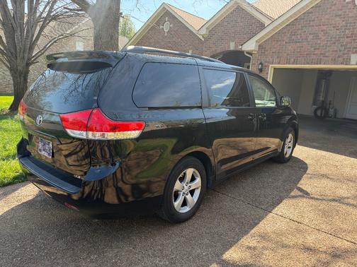 2011 Toyota Sienna LE