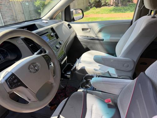2011 Toyota Sienna LE