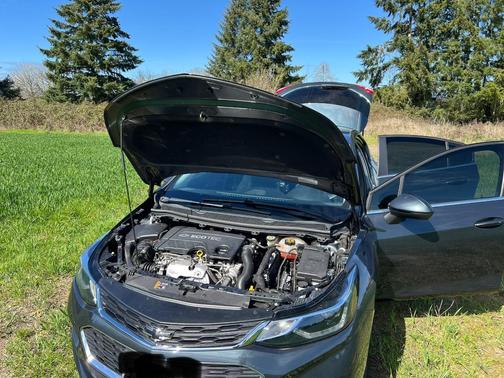 Gray 2018 Chevrolet Cruze LT