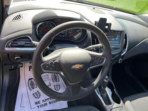 Gray 2018 Chevrolet Cruze LT