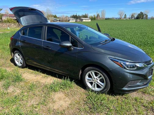 Gray 2018 Chevrolet Cruze LT