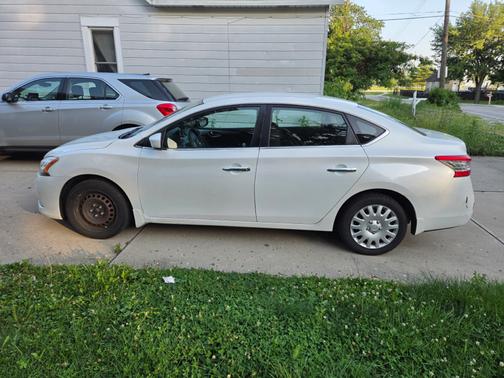 White 2014 Nissan Sentra S