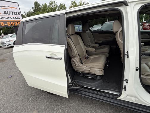 White 2019 Honda Odyssey EX-L