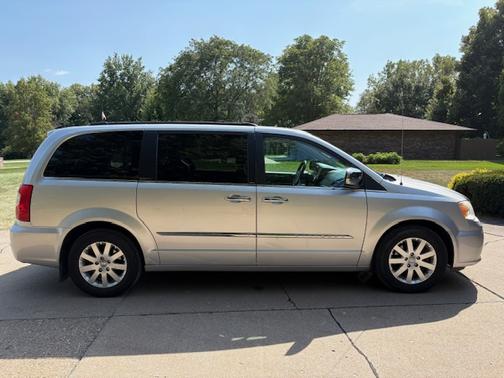 2012 Chrysler Town & Country Touring-L