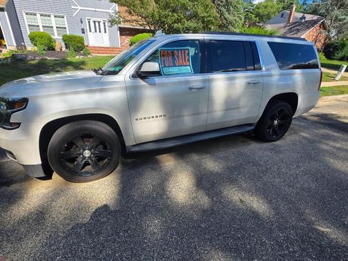 White 2015 Chevrolet Suburban 1500 LT