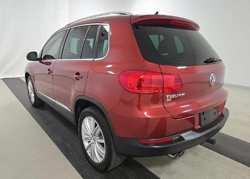 Red 2016 Volkswagen Tiguan SE
