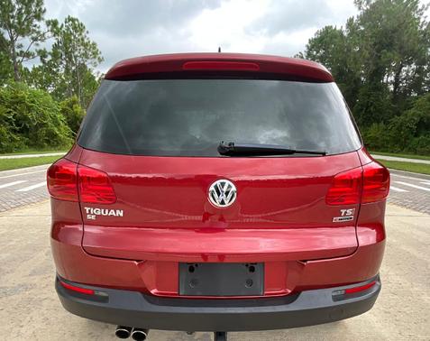 Red 2016 Volkswagen Tiguan SE