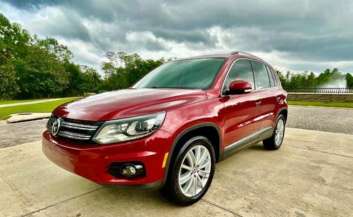 Red 2016 Volkswagen Tiguan SE