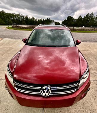 Red 2016 Volkswagen Tiguan SE