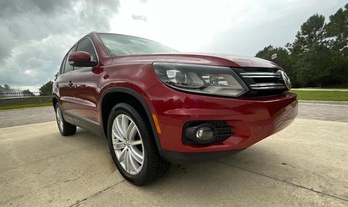 Red 2016 Volkswagen Tiguan SE