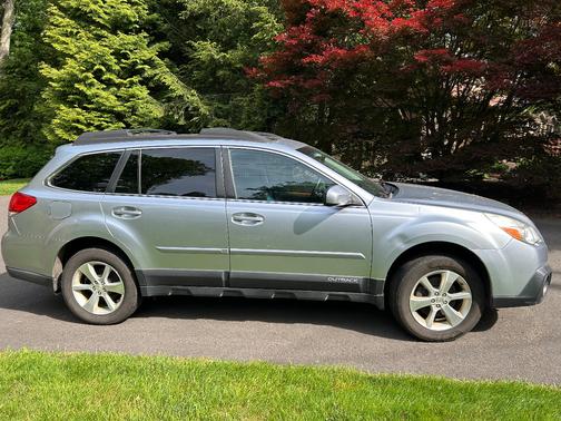 Silver 2013 Subaru Outback 3.6R Limited