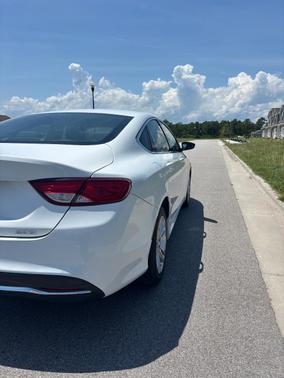 White 2015 Chrysler 200 Limited