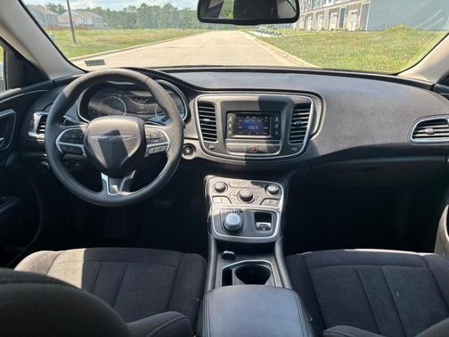 White 2015 Chrysler 200 Limited