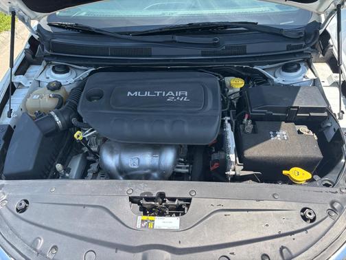 White 2015 Chrysler 200 Limited