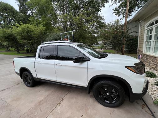 Photo 1 of 11 of 2022 Honda Ridgeline Black Edition