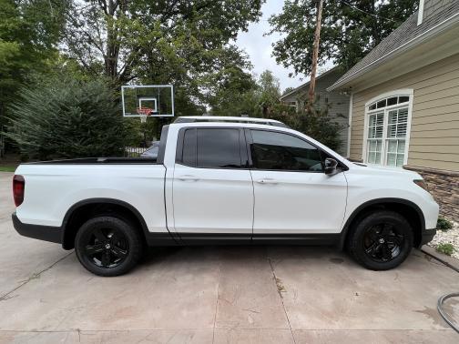 Photo 3 of 11 of 2022 Honda Ridgeline Black Edition