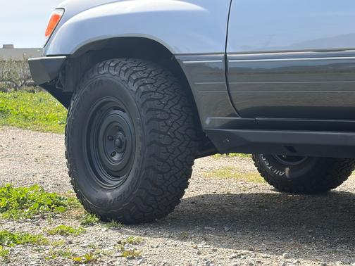 2001 Lexus LX 470 Base