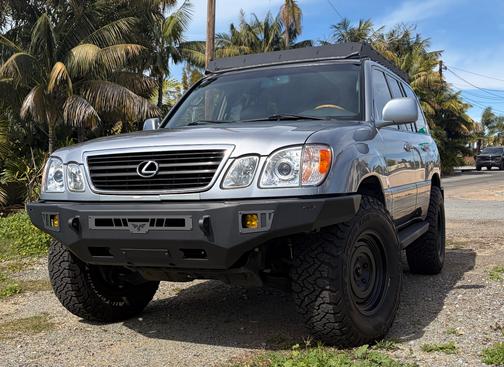 2001 Lexus LX 470 Base