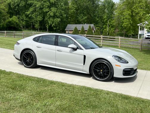 2022 Porsche Panamera 4