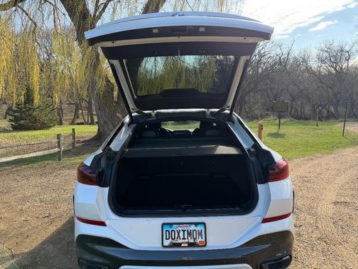 White 2022 BMW X6 xDrive40i