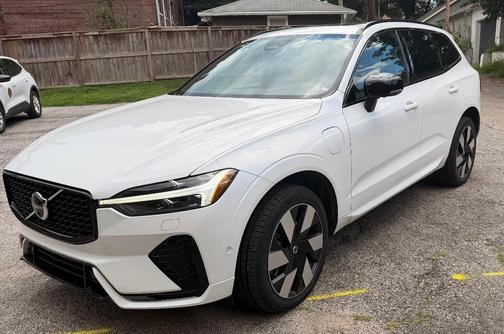 White 2024 Volvo XC60 Recharge Plug-In Hybrid T8 Plus Dark Theme