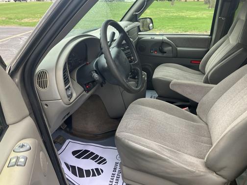 2003 GMC Safari Base