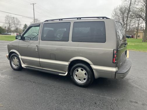 2003 GMC Safari Base