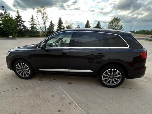 Black 2019 Audi Q7 55 Premium Plus