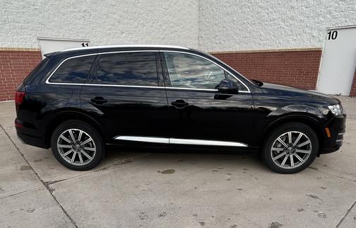 Black 2019 Audi Q7 55 Premium Plus