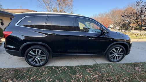 Black 2018 Honda Pilot Touring