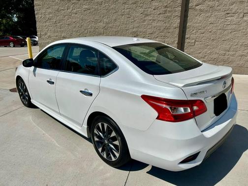 White 2019 Nissan Sentra SR